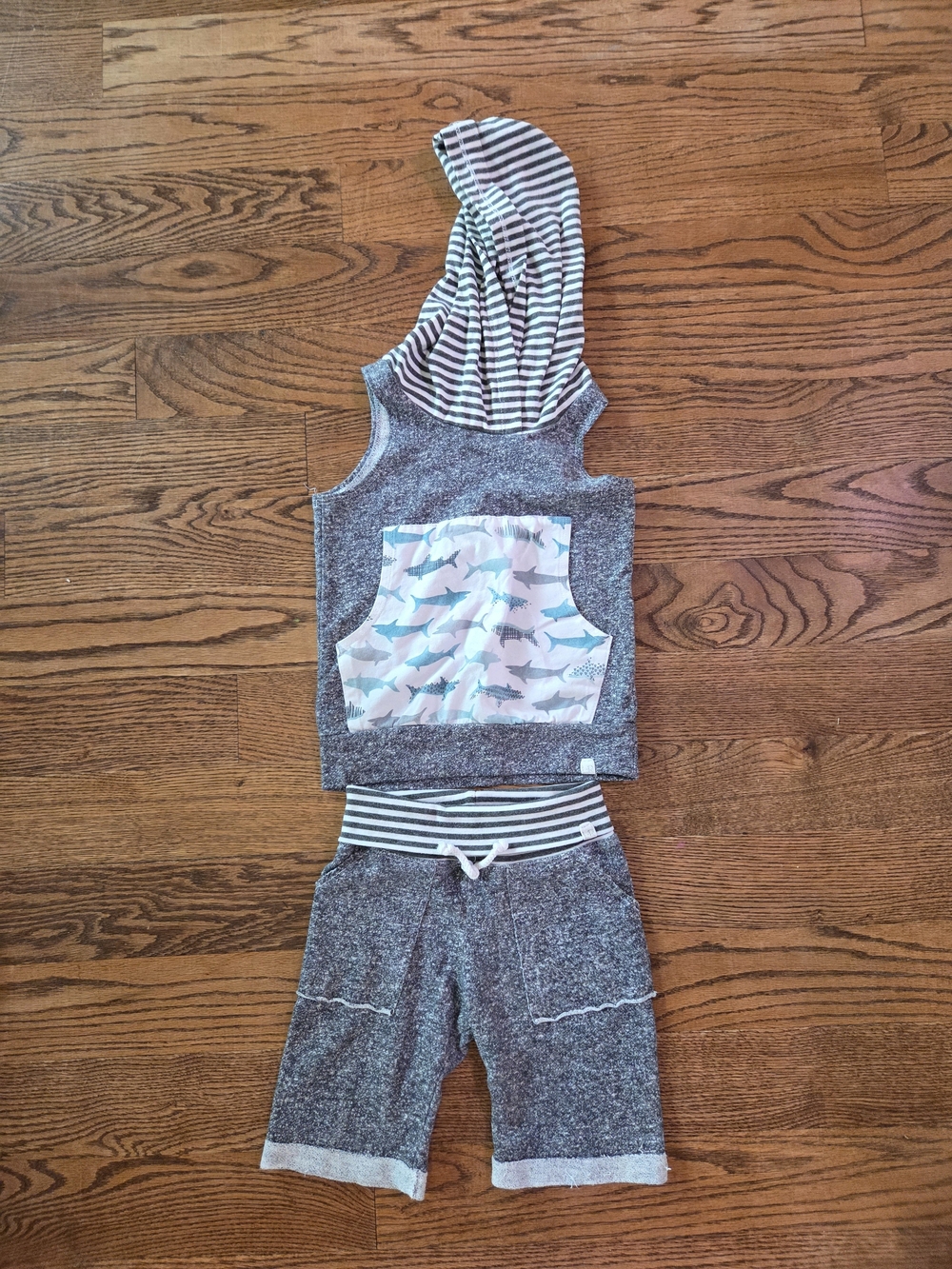 Little Road Co. (Lulu & Roo)  Sleeveless Top & Shorts Shark Set- Size 5